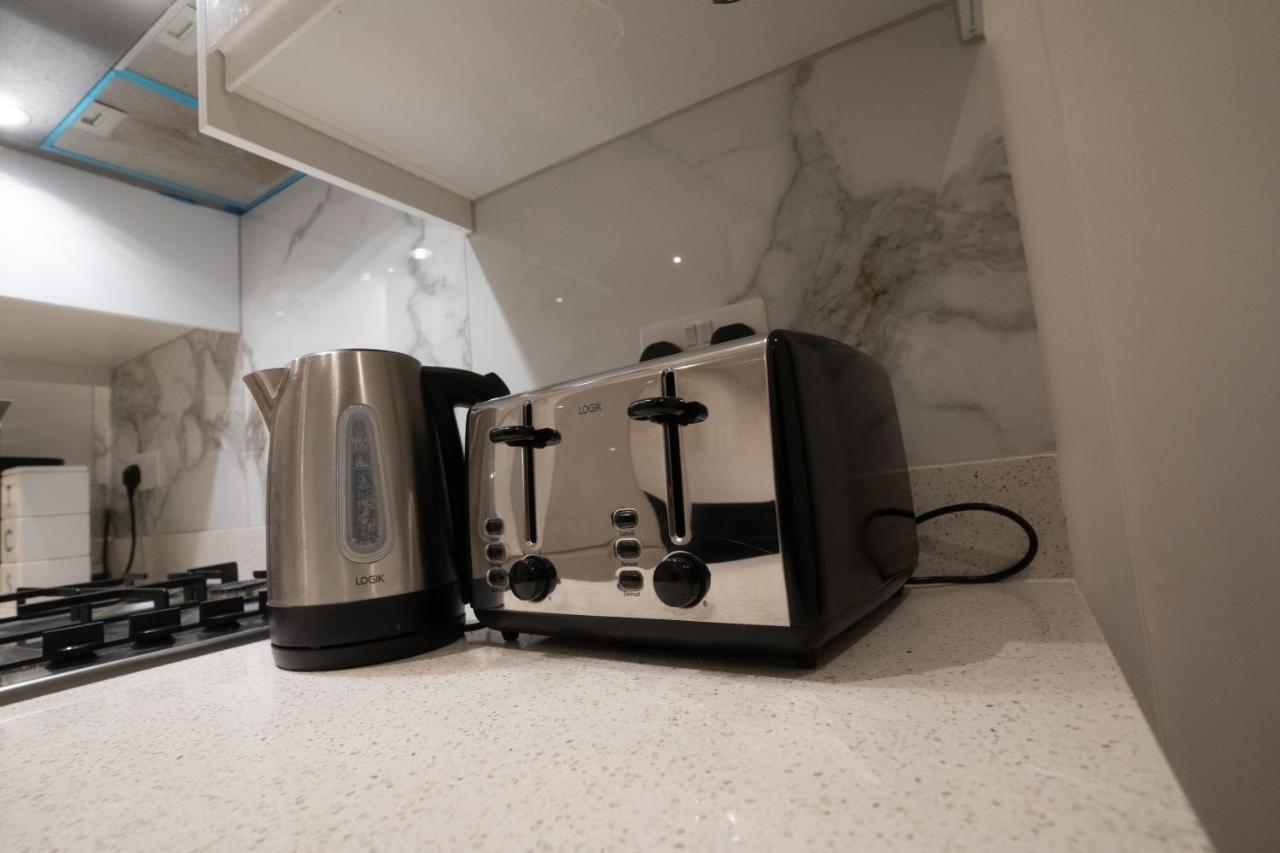The Avonmore Olympia Couette-café