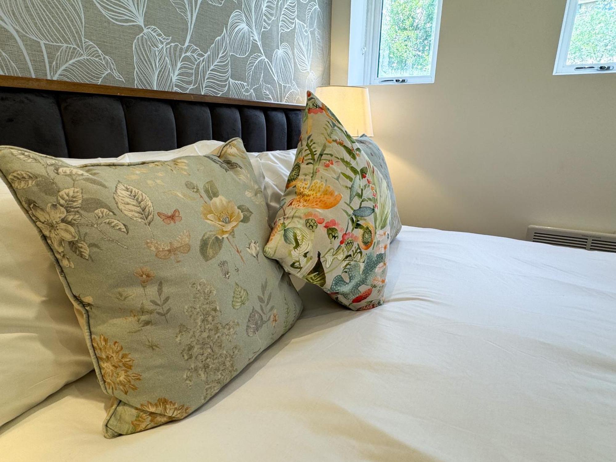 The Avonmore Olympia Couette-café