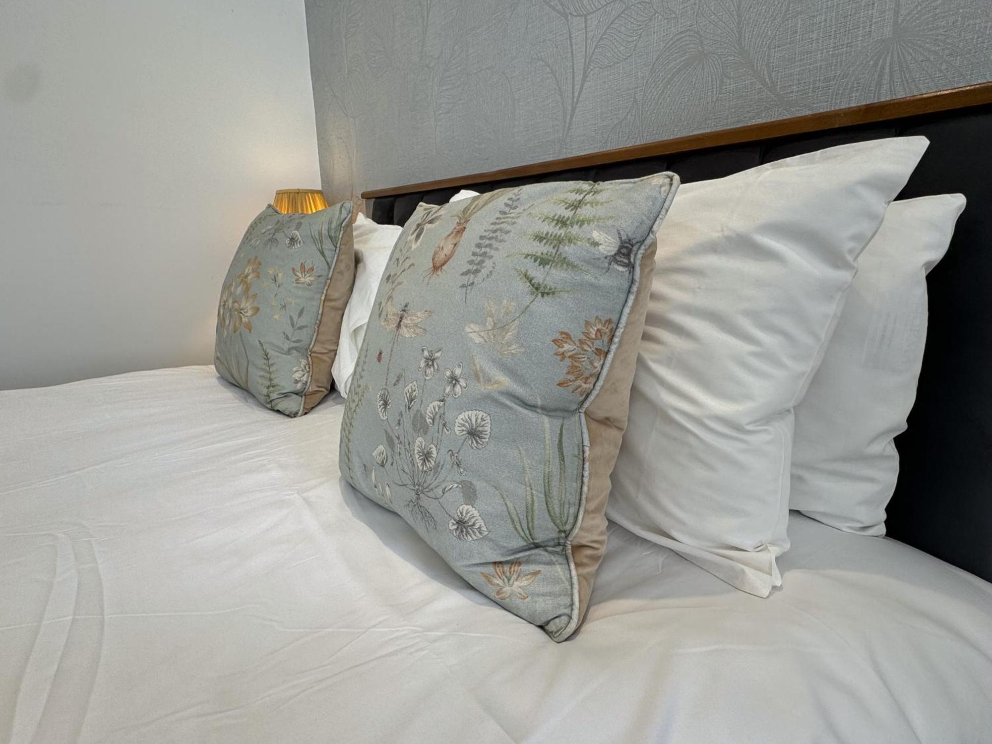 The Avonmore Olympia Couette-café