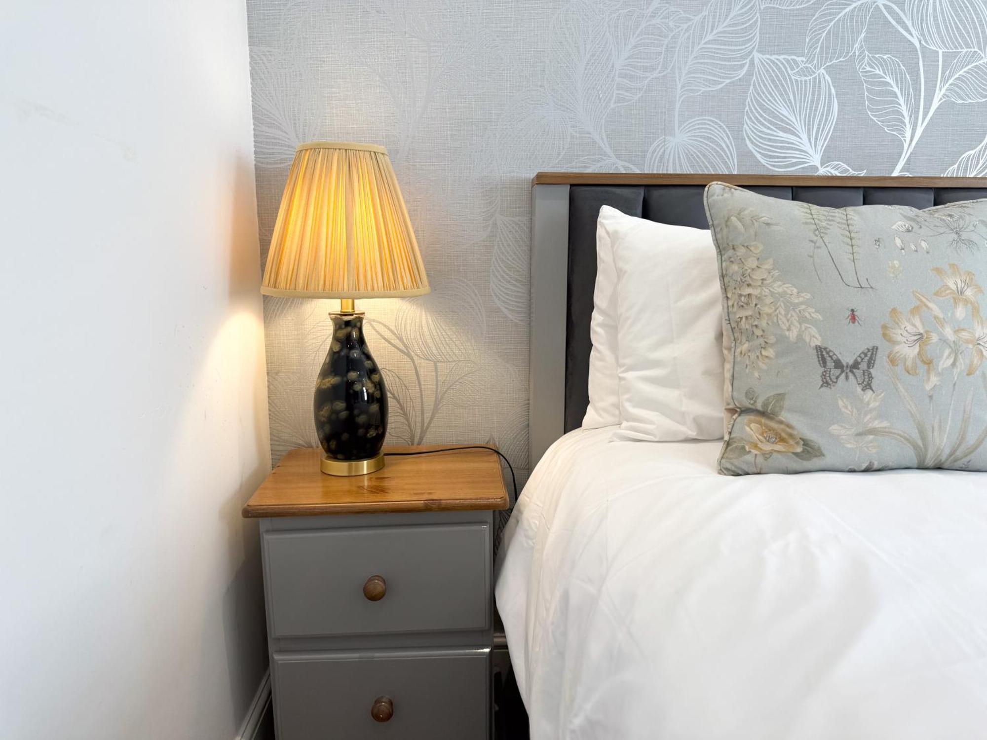 The Avonmore Olympia Couette-café *